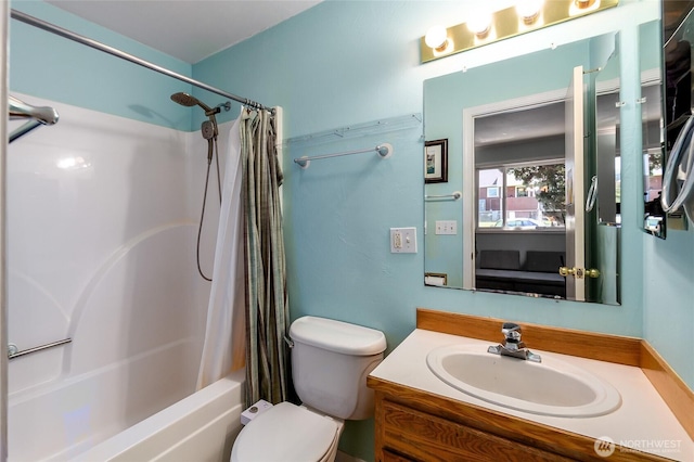 250 Tucker Ave Unit 22, Friday Harbor, WA 98250 - full bath featuring vanity, shower / tub combo, and toilet