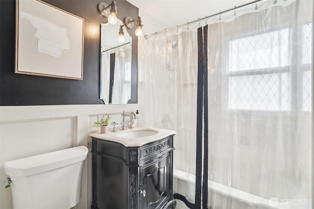 603 NW 52nd St, Seattle, WA 98107 - full bath with vanity, toilet, and shower / tub combo with curtain