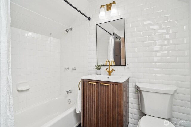 603 NW 52nd St, Seattle, WA 98107 - full bathroom with shower / bath combination with curtain, tile walls, toilet, and vanity
