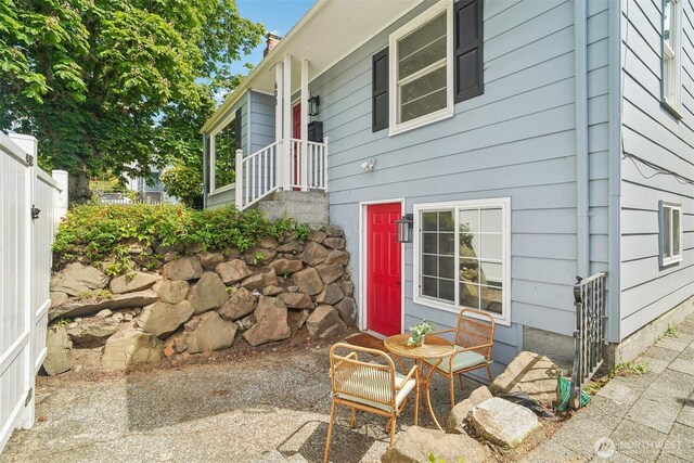 603 NW 52nd St, Seattle, WA 98107 - view of property entrance
