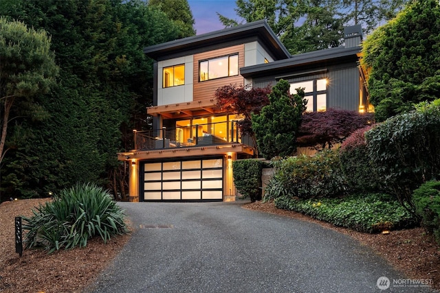 530 Alexander Ave, Kirkland, WA 98033 - contemporary home featuring a balcony, driveway, and a garage