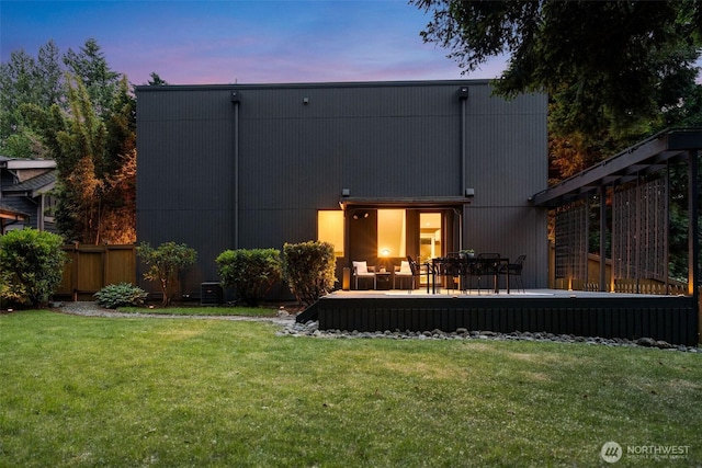 530 Alexander Ave, Kirkland, WA 98033 - rear view of property featuring a yard and a wooden deck