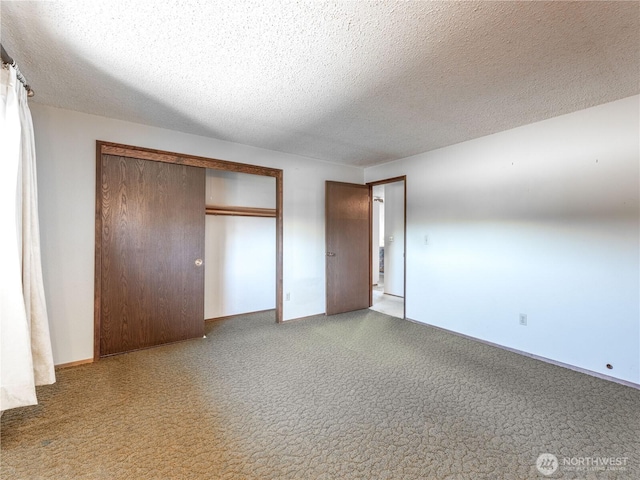 604 N Larch Ave, East Wenatchee, WA 98802 - unfurnished bedroom featuring carpet, a textured ceiling, and a closet