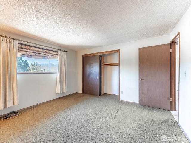 604 N Larch Ave, East Wenatchee, WA 98802 - unfurnished bedroom with light colored carpet, a textured ceiling, and a closet