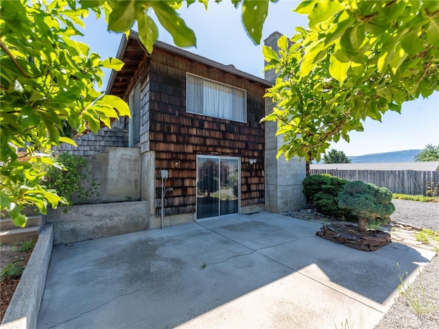 604 N Larch Ave, East Wenatchee, WA 98802 - view of patio with a water view