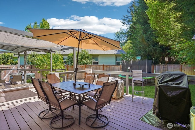 8712 177th St E, Puyallup, WA 98375 - deck with a trampoline, a fenced backyard, and outdoor dining space