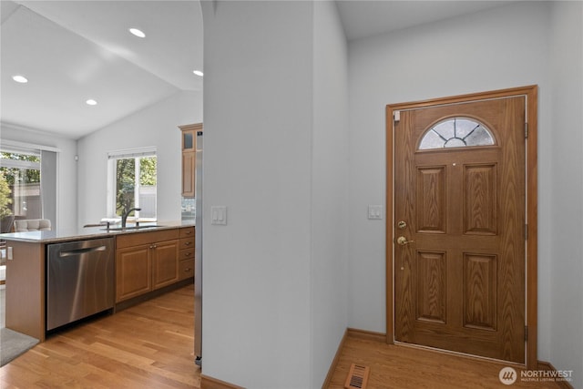509 Clover Ln, Bellingham, WA 98226 - foyer featuring light wood-style floors, lofted ceiling, and recessed lighting