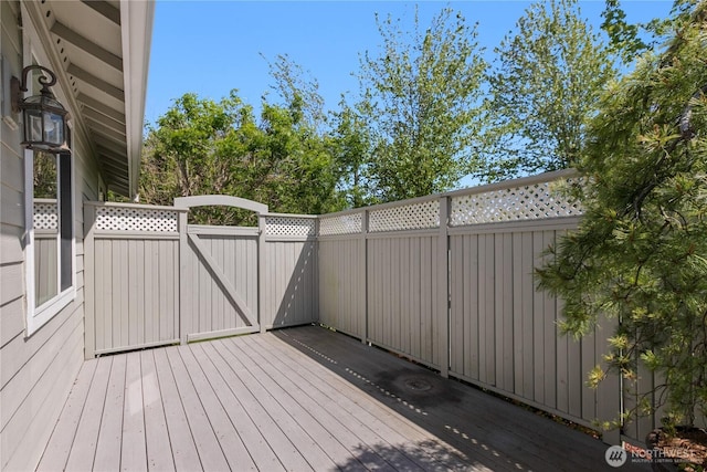 509 Clover Ln, Bellingham, WA 98226 - deck with a gate