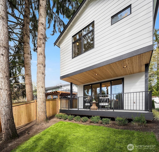 6707 117th Ave NE, Kirkland, WA 98033 - back of house with a wooden deck