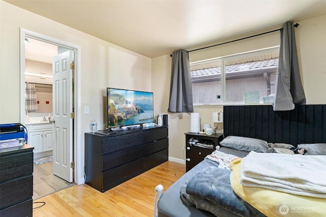 7919 37th Ave S, Seattle, WA 98118 - bedroom featuring light wood-style floors, ensuite bath, and baseboards