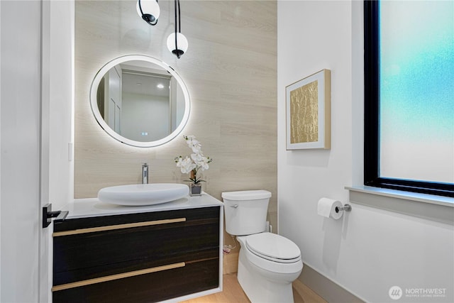 8456 SE 40th St, Mercer Island, WA 98040 - half bath with vanity, toilet, and decorative backsplash