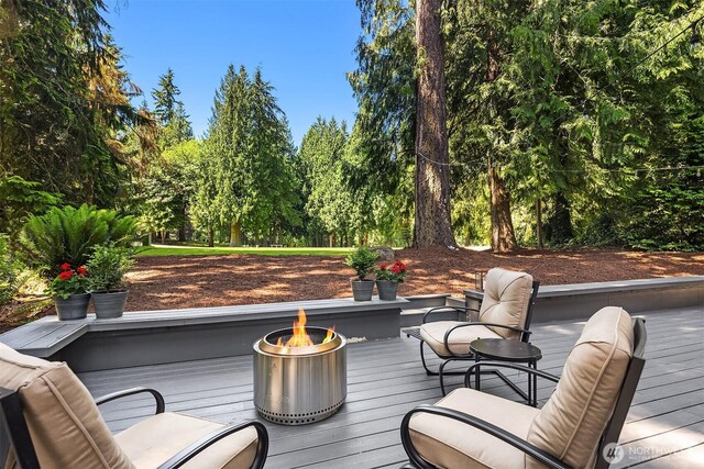 2911 216th Ave NE, Sammamish, WA 98074 - wooden deck with a fire pit