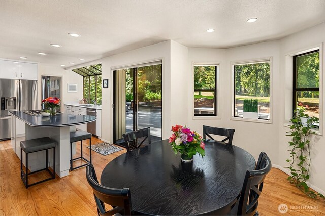 2911 216th Ave NE, Sammamish, WA 98074 - dining area featuring light wood-style flooring, recessed lighting, and baseboards