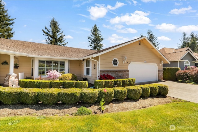 6888 Golf View Dr, Lynden, WA 98264 - ranch-style house with brick siding, an attached garage, and driveway