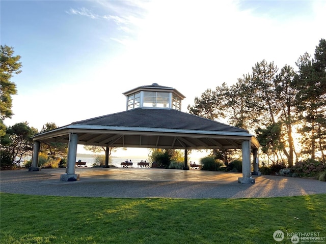 220 1st St Unit 409, Kirkland, WA 98033 - view of home's community featuring a gazebo, a yard, and a carport