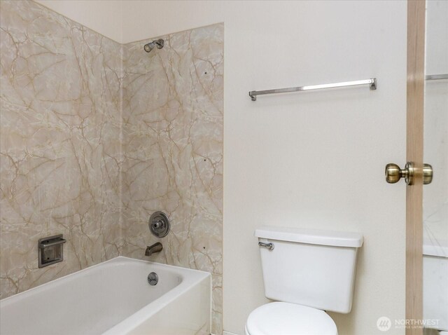 111 NW Columbia Dr Unit B7, Oak Harbor, WA 98277 - bathroom with toilet and shower / bathtub combination
