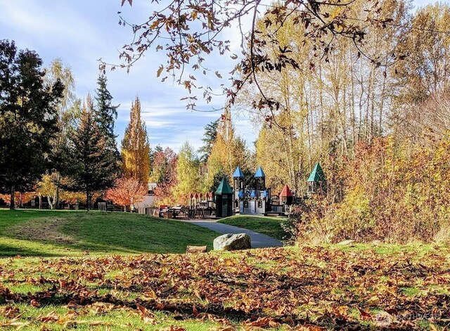 12307 NE 97th St Unit B, Kirkland, WA 98033 - view of community featuring a lawn