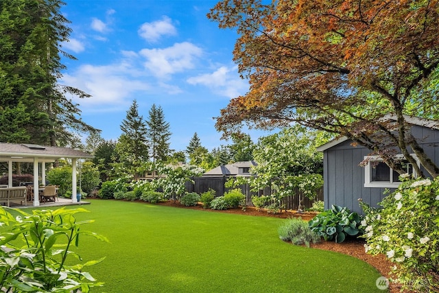 7834 SE 75th Pl, Mercer Island, WA 98040 - view of yard with a patio area