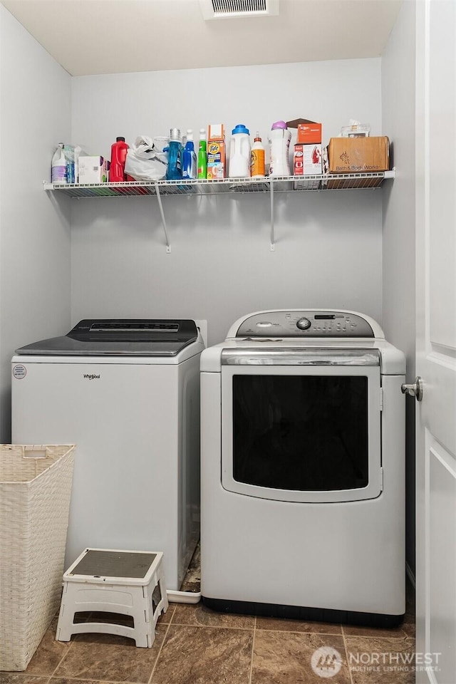 363 Franks Ln N, Enumclaw, WA 98022 - washroom with washer and dryer