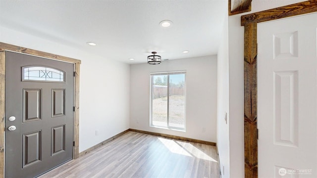 40 Utke Ln, Omak, WA 98841 - foyer featuring light wood-type flooring, recessed lighting, and baseboards