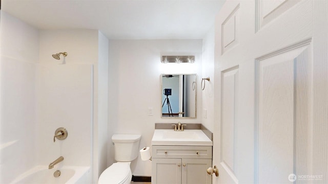40 Utke Ln, Omak, WA 98841 - bathroom featuring vanity, toilet, and bathtub / shower combination