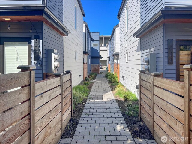1042 S Donovan St Unit 5, Seattle, WA 98108 - view of side of home