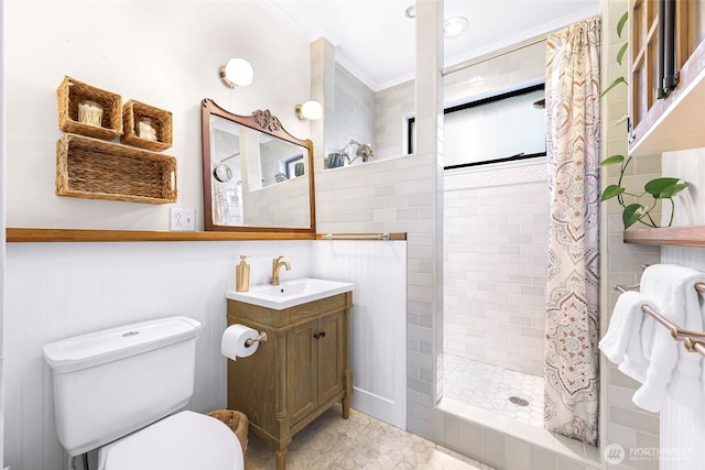 2218 Williams St, Bellingham, WA 98225 - full bath with tiled shower, vanity, toilet, and ornamental molding