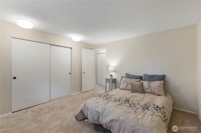 24727 12th Ave S, Des Moines, WA 98198 - bedroom featuring carpet, a textured ceiling, a closet, and baseboards