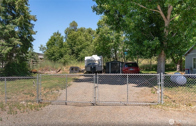632 Dayton St, Omak, WA 98841 - view of yard with a gate