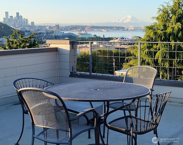 2200 Thorndyke Ave W Unit 404, Seattle, WA 98199 - photo 1
