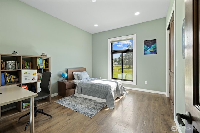 1550 Old Cedars Rd, Cle Elum, WA 98922 - bedroom with baseboards, wood finished floors, an office area, and recessed lighting