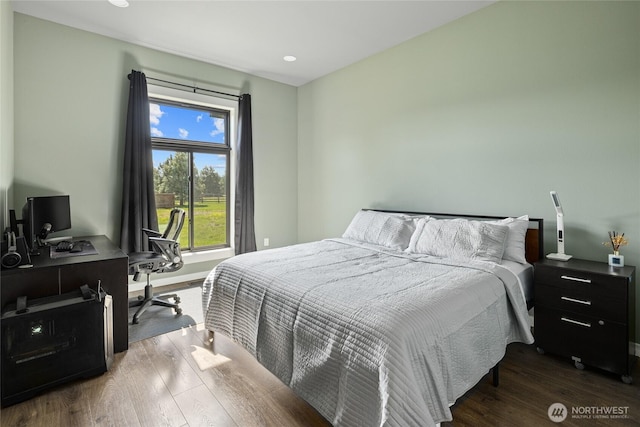1550 Old Cedars Rd, Cle Elum, WA 98922 - bedroom with wood finished floors, a desk, recessed lighting, and baseboards