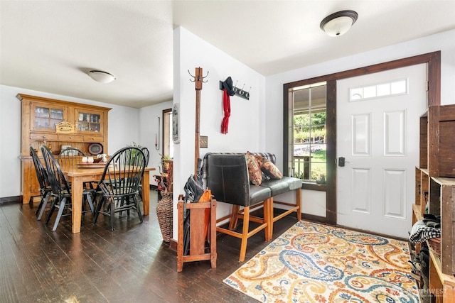 114 Black Bear Ln, Centralia, WA 98531 - entryway with wood finished floors and baseboards