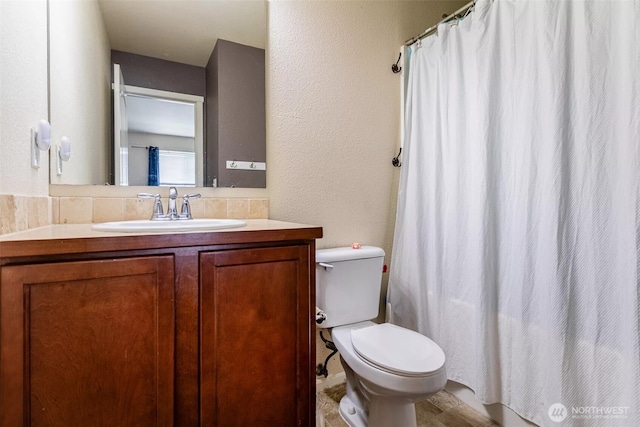 570 Beaver Blvd Unit A, Pacific, WA 98047 - full bath with toilet, vanity, a shower with shower curtain, and a textured wall