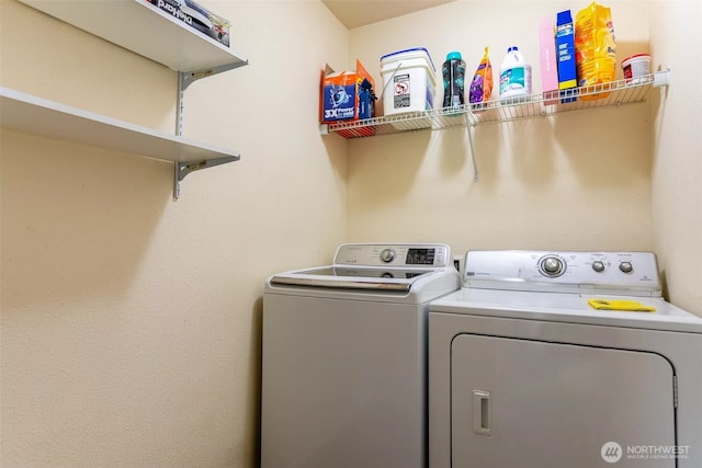570 Beaver Blvd Unit A, Pacific, WA 98047 - laundry room with independent washer and dryer