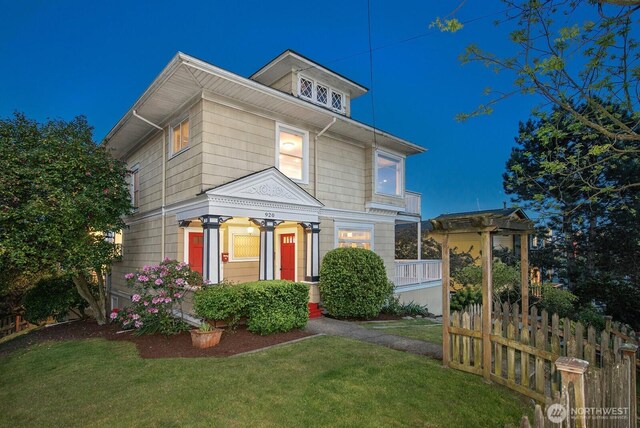 920 4th Ave N, Seattle, WA 98109 - view of front of house