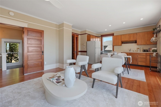 920 4th Ave N, Seattle, WA 98109 - living area with healthy amount of natural light, light wood finished floors, ornamental molding, recessed lighting, and baseboards