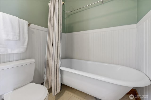 920 4th Ave N, Seattle, WA 98109 - full bath featuring a freestanding bath, wainscoting, toilet, and tile patterned flooring
