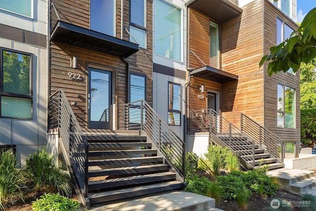 922 N 36th St, Seattle, WA 98103 - view of property entrance