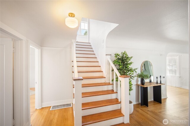 707 Ryan Ave, Sumner, WA 98390 - stairway featuring wood finished floors and arched walkways