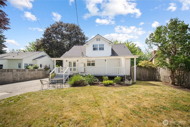 707 Ryan Ave, Sumner, WA 98390 - back of property with a wooden deck and a patio area