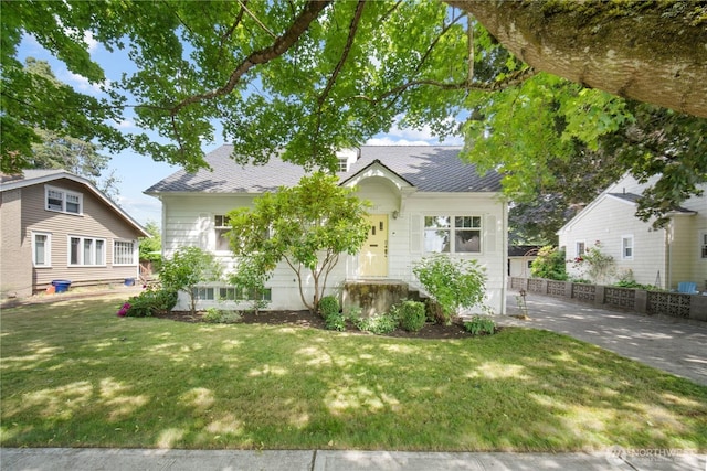 707 Ryan Ave, Sumner, WA 98390 - view of front facade featuring a front lawn and a shingled roof