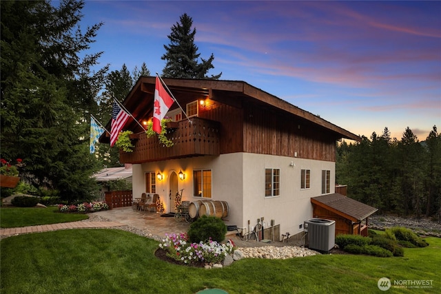 8775 Icicle Rd, Leavenworth, WA 98826 - view of front of home with central AC, a front lawn, and a patio