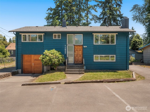 11822 10th Ave S, Seattle, WA 98168 - bi-level home with a chimney and entry steps