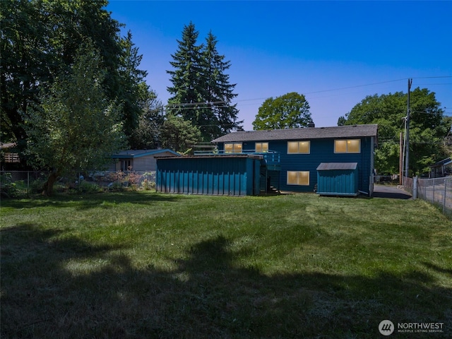 11822 10th Ave S, Seattle, WA 98168 - fenced backyard featuring a pool