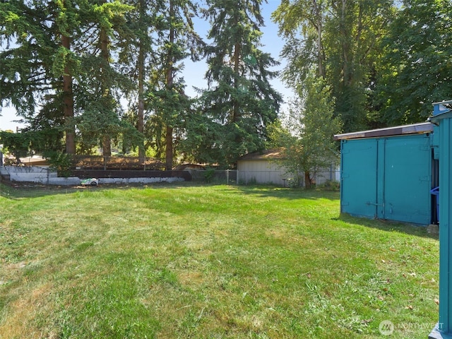 11822 10th Ave S, Seattle, WA 98168 - view of yard with a storage shed