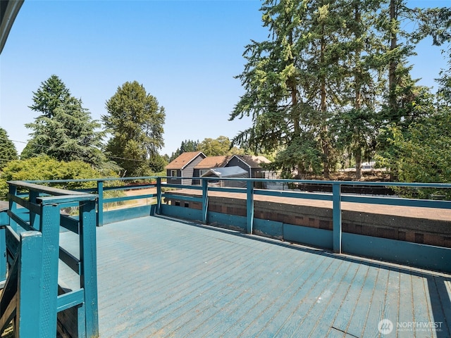 11822 10th Ave S, Seattle, WA 98168 - view of wooden deck