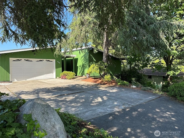 714 SW 296th St, Federal Way, WA 98023 - mid-century inspired home featuring concrete driveway