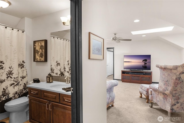 431 Timberland Loop, Mount Vernon, WA 98273 - ensuite bathroom featuring a skylight, vanity, toilet, a ceiling fan, and recessed lighting