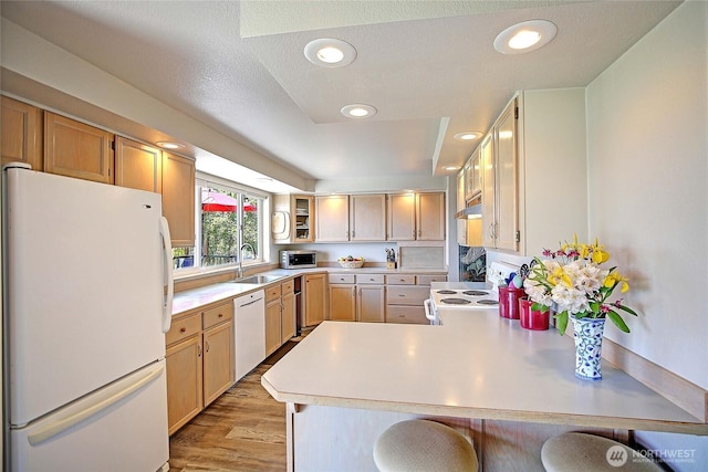 478 Eagle Crest Rd, Camano Island, WA 98282 - kitchen featuring white appliances, a sink, a peninsula, light countertops, and recessed lighting